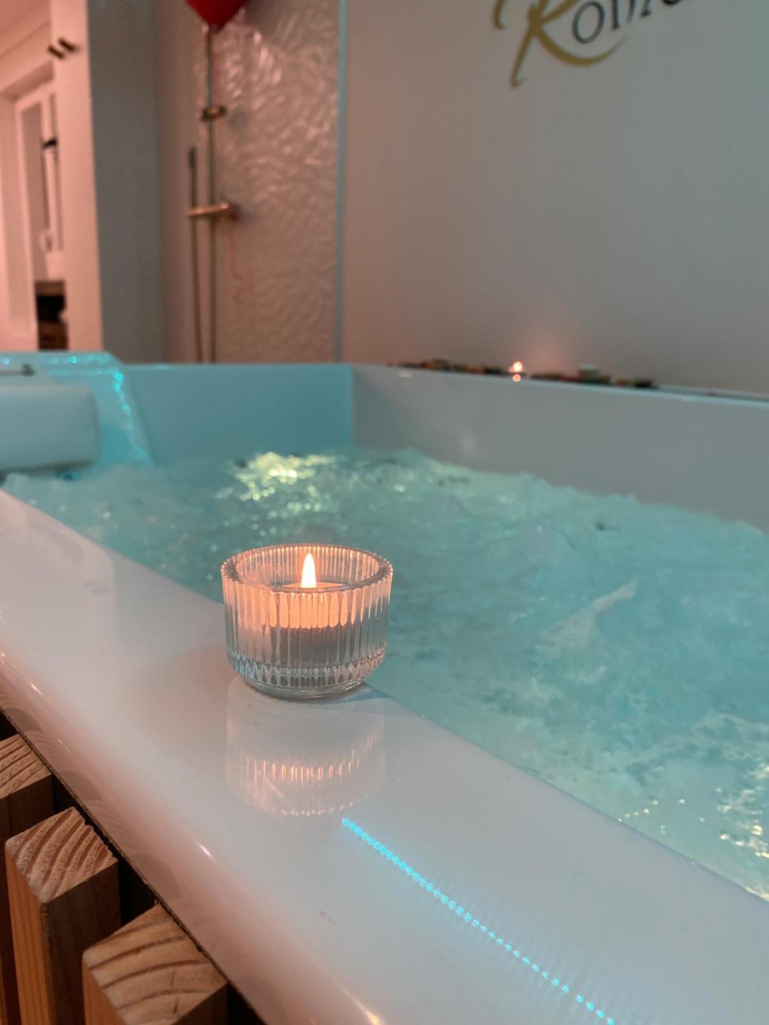 Love Room Unique - Sauna / Jacuzzi Шарлевіль-Мезьєр Екстер'єр фото