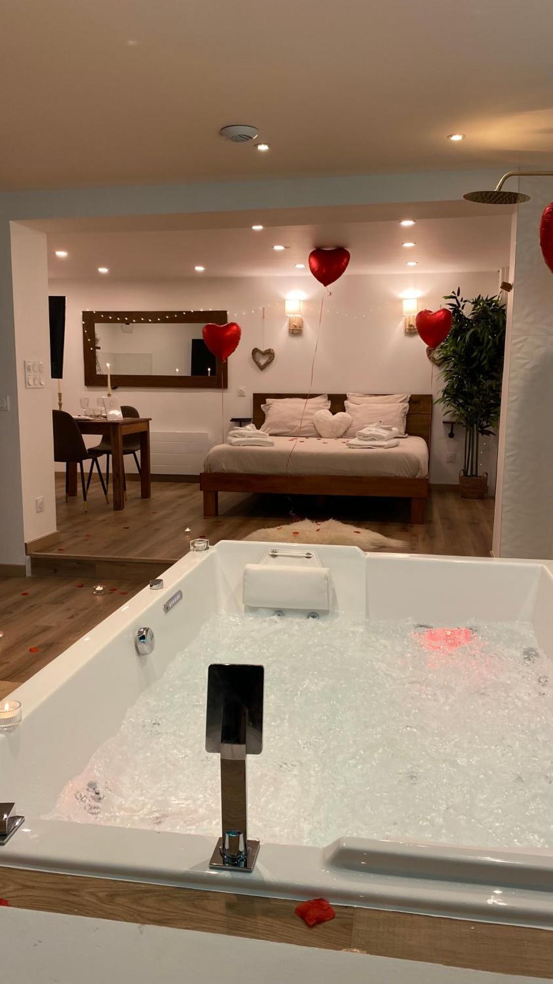Love Room Unique - Sauna / Jacuzzi Шарлевіль-Мезьєр Екстер'єр фото