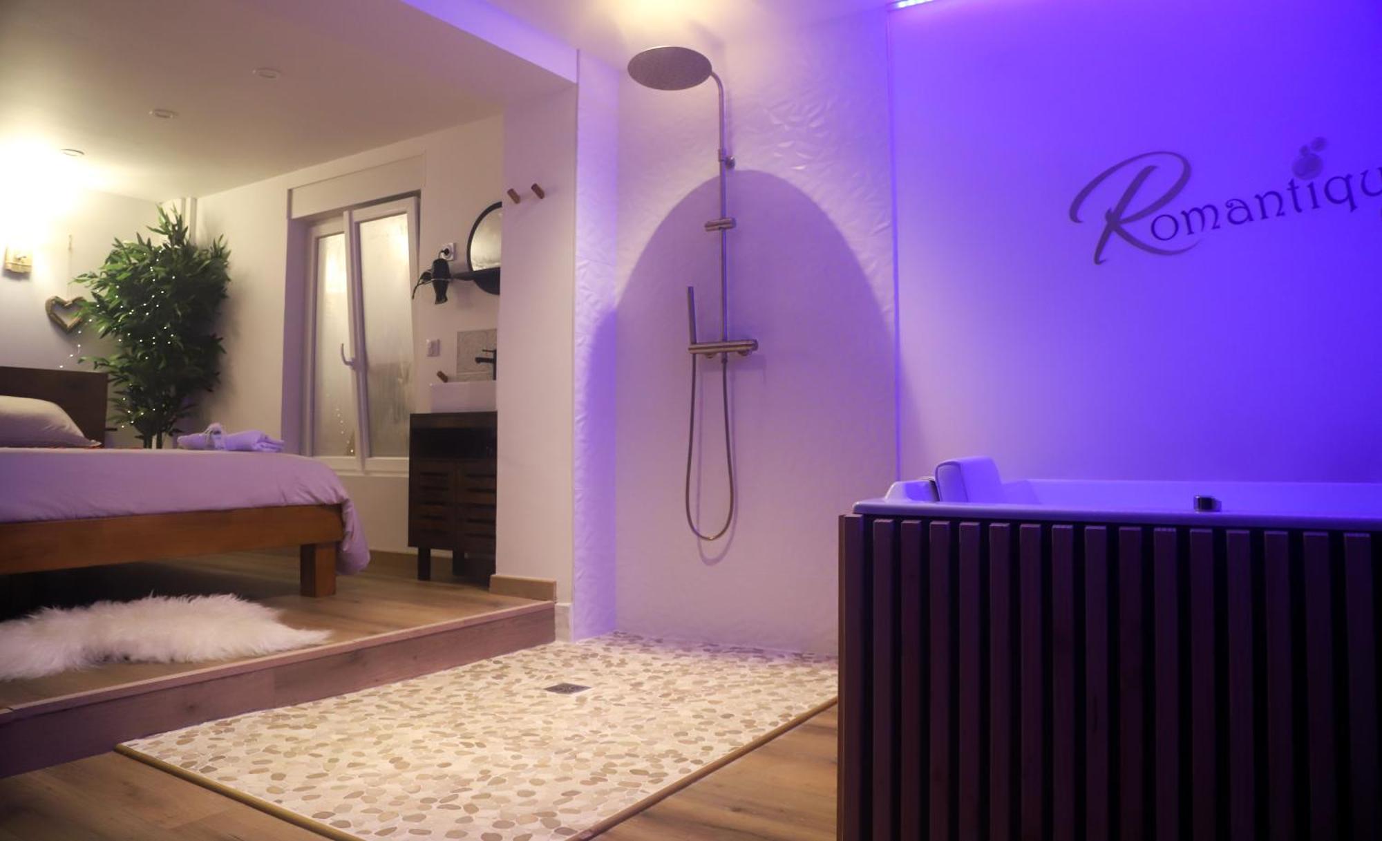 Love Room Unique - Sauna / Jacuzzi Шарлевіль-Мезьєр Екстер'єр фото